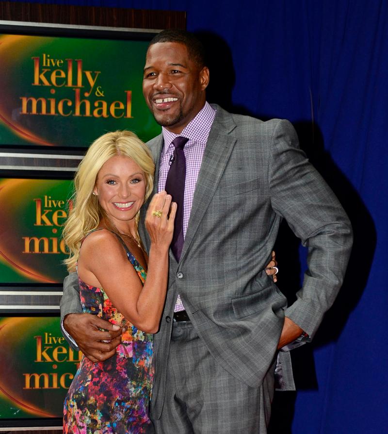 Kelly Ripa Michael Strahan Live Body Language