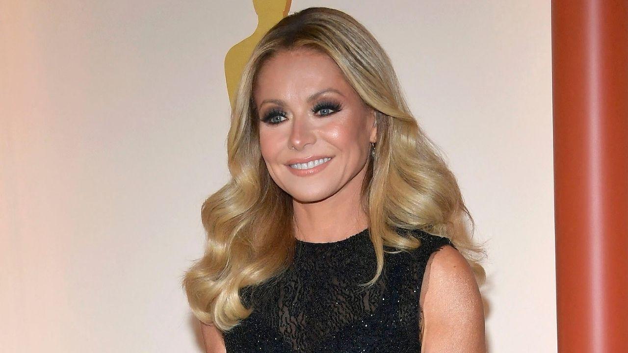 Image of According to Kelly Ripa, everyone's neck turns on them eventually.
