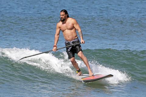jason momoa shows off chiseled six pack surfing hot body photos lisa bonet r