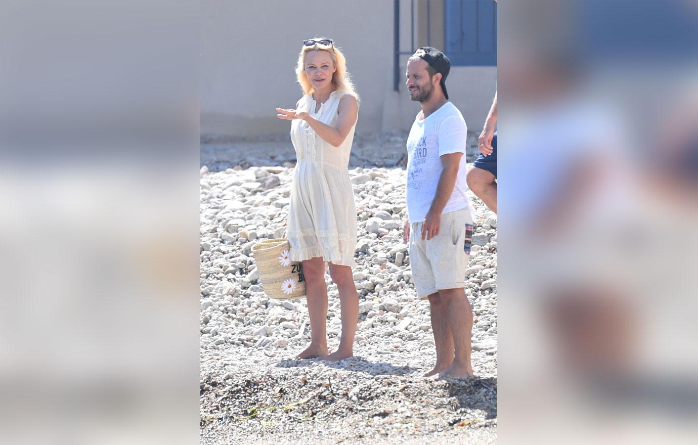 Pamela Anderson Unrecognizable Face St Tropez Pics