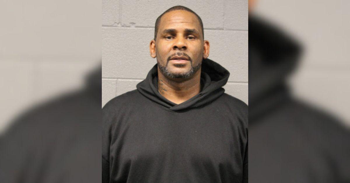 prison workers illegally leaked r kelly private emails phone logs