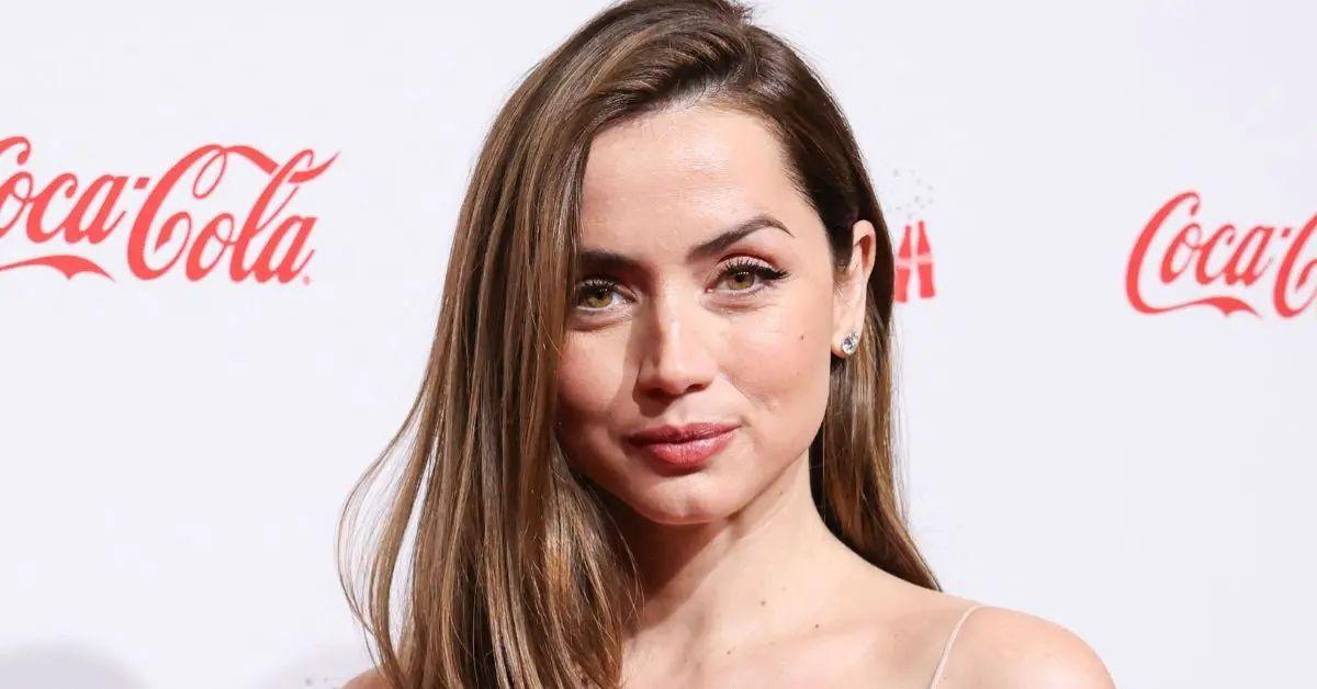 ana de armas hottest bikini photos