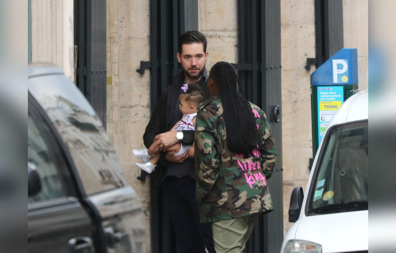 Serena Williams Baby And Husband Shop In Paris