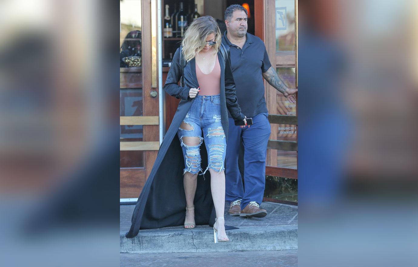 Khloe kardashian Curves Nipples tight jeans