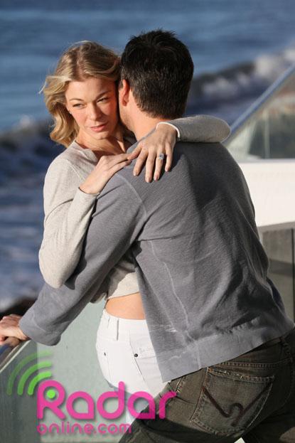 Leann Rimes And Eddie Cibrian Get Engaged See The Ring 0474