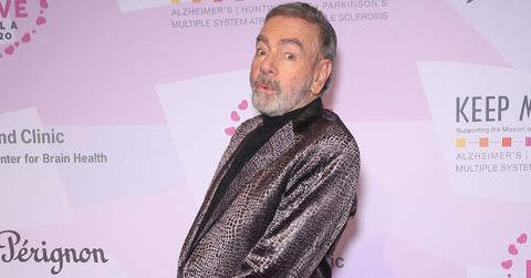 Neil Diamond has defied Parkinson's Disease with an emotional return to stage, showing enduring strength.