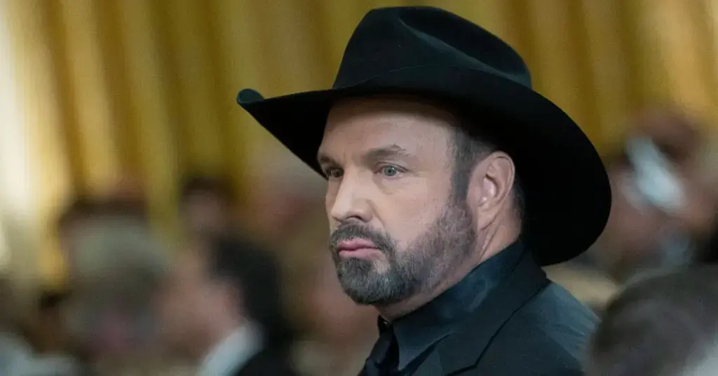 Photo of Garth Brooks