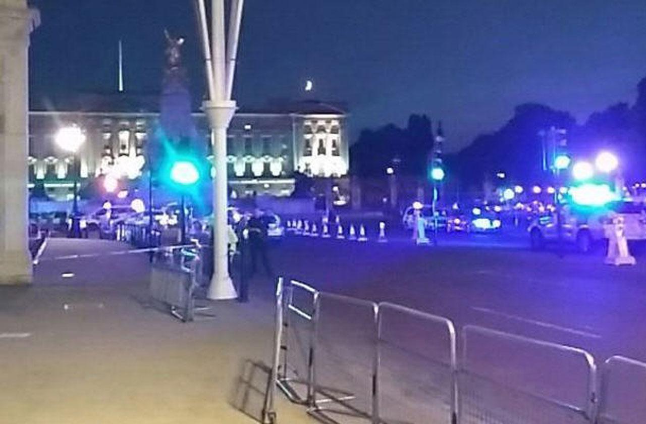 Police Officers Attacked Outside London’ Buckingham Palace