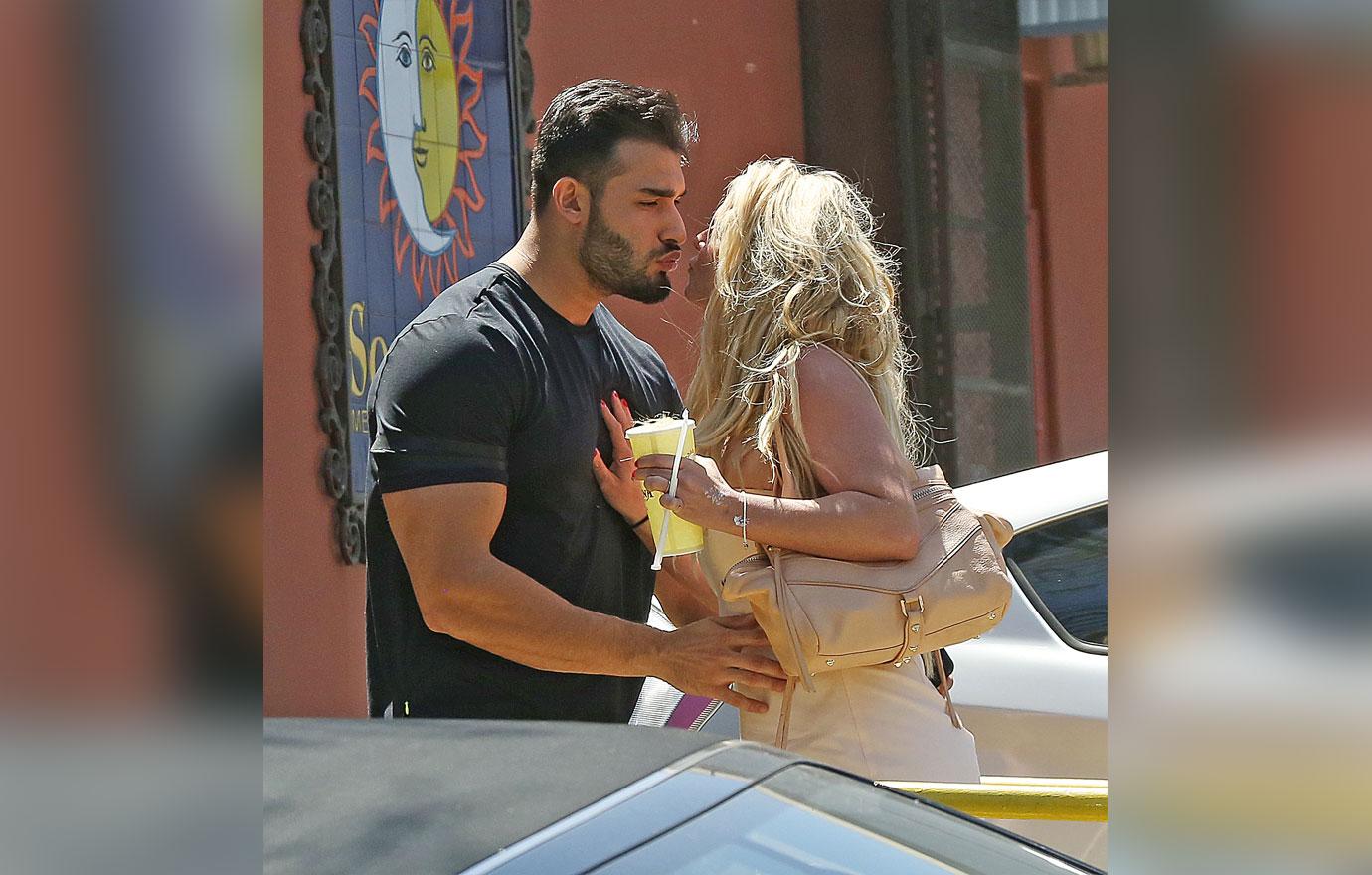 Britney Spears Boyfriend Kiss PDA