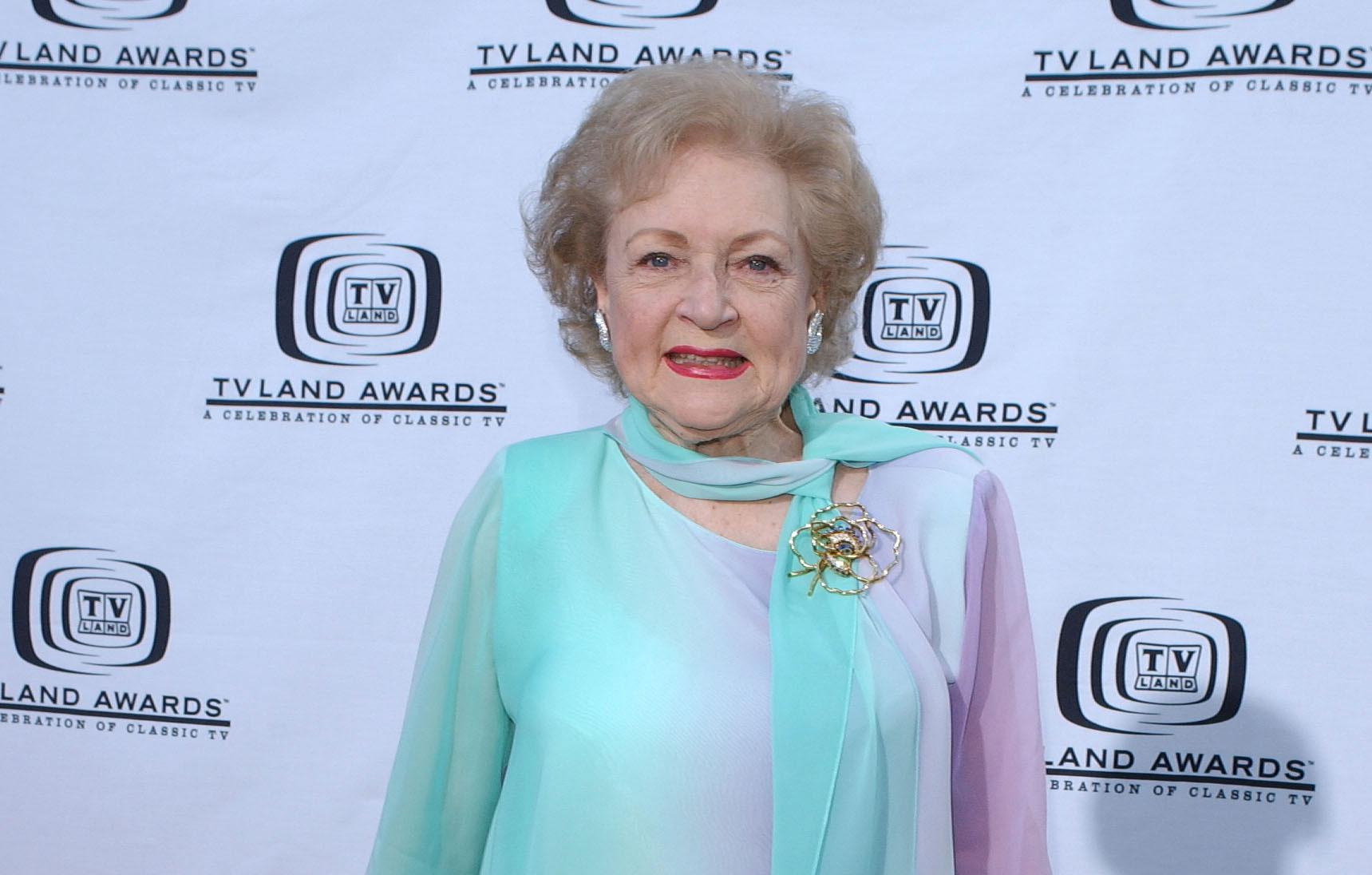 betty white will to include  million real estate los angeles carmel home