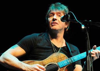 Richie-Sambora-breeders-cups-call-to-the-post