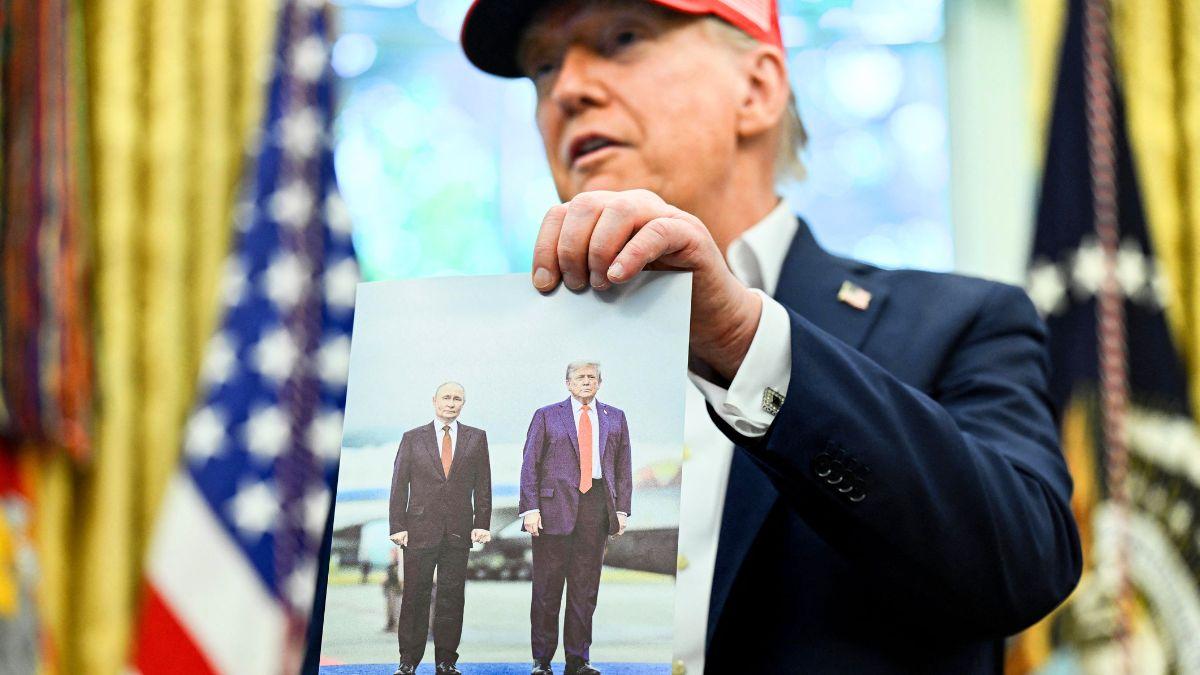 Trump was called out on social media for the viral photo.