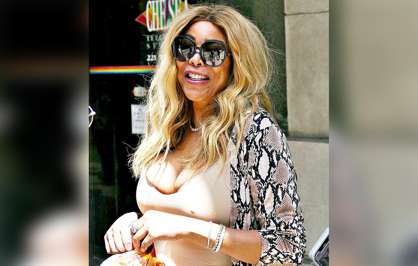 Wendy Williams Shows Off Busty Chest In Form Fitting Dress 0064