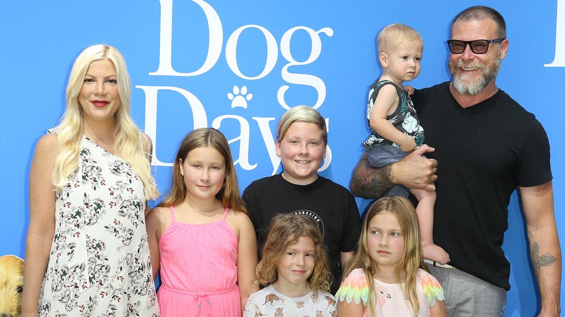 Tori Spelling Dean McDermott Smiling With Their Children