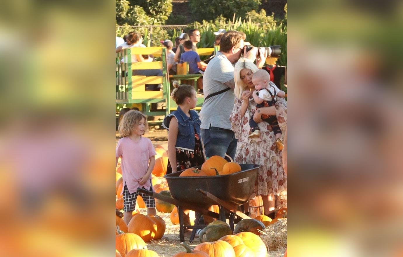 Tori Spelling Dean kids pumpkin patch