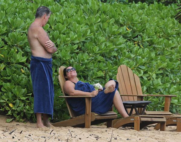 //pierce brosnan shirtless wife keely shaye smith hawaii vacation