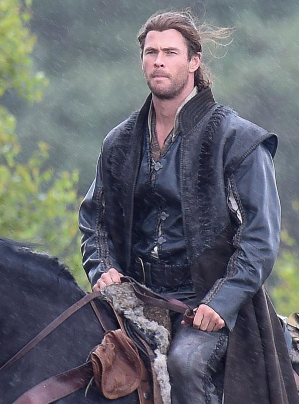 Chris Hemsworth The Huntsman Horseback Riding