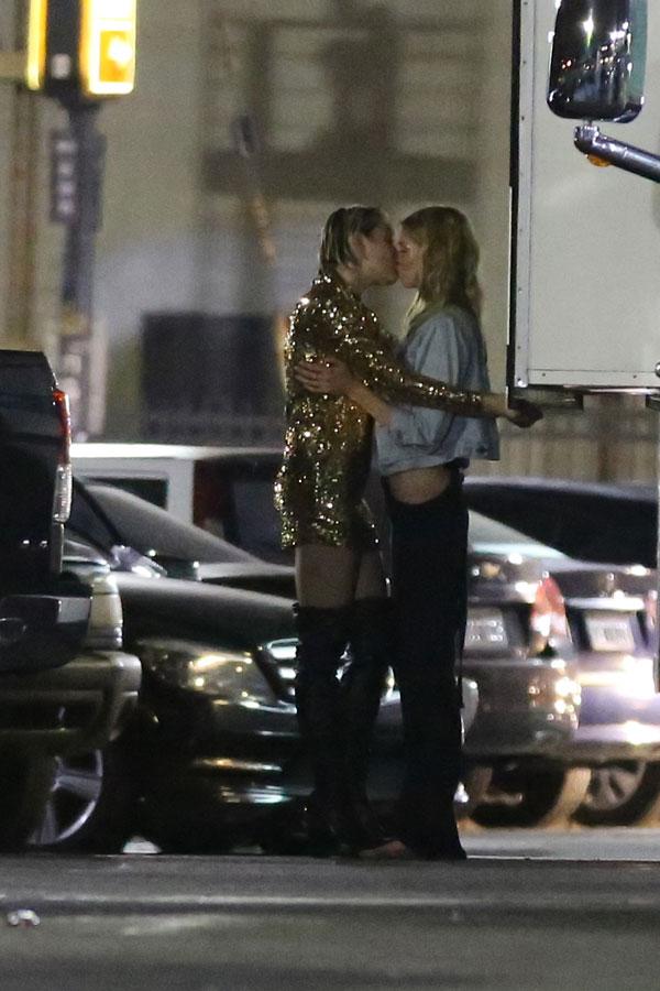 Miley Cyrus Kissing Stella Maxwell Photos