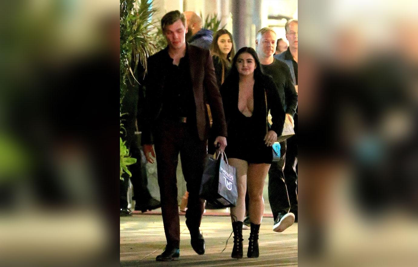 //Ariel Winter Boobs Cleavage Boyfriend Date