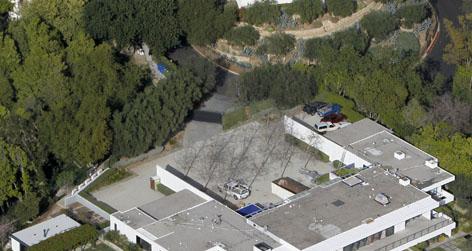 //jennifer aniston justin theroux house square getty pcn