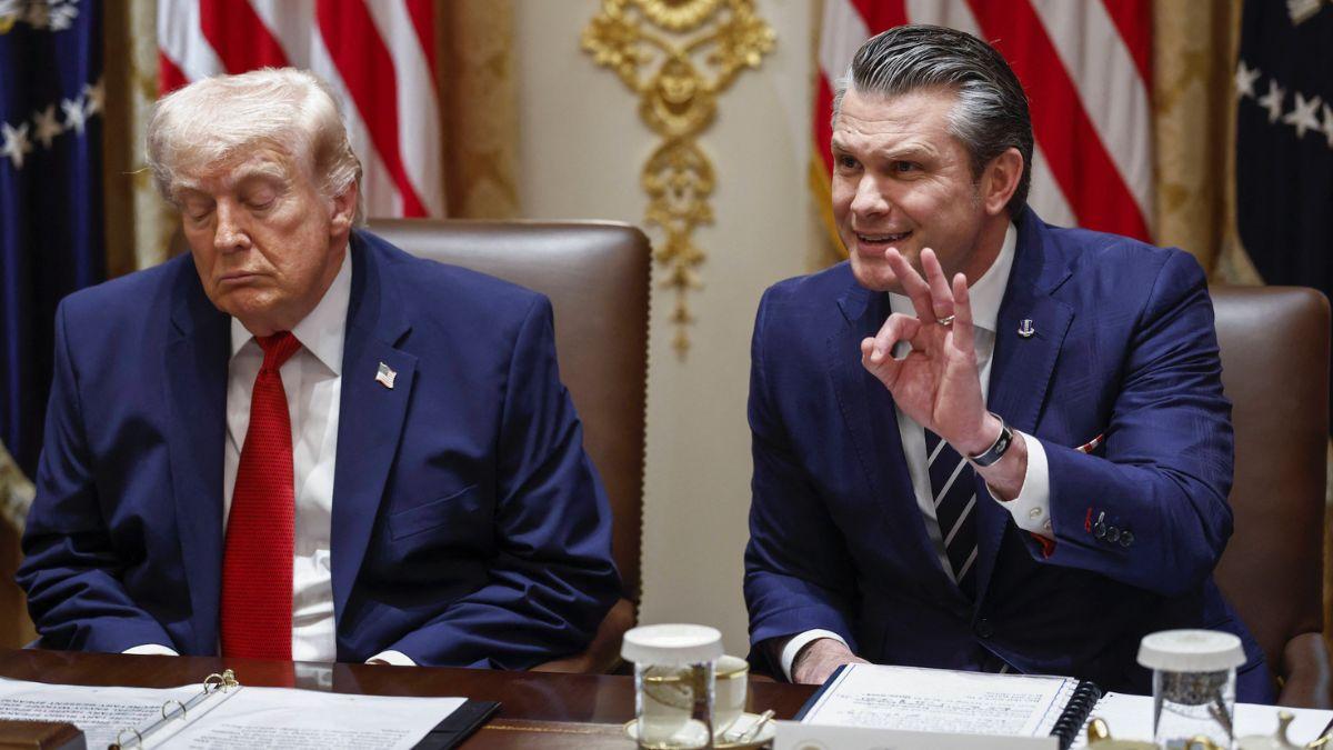 Photo of Donald Trump, Pete Hegseth