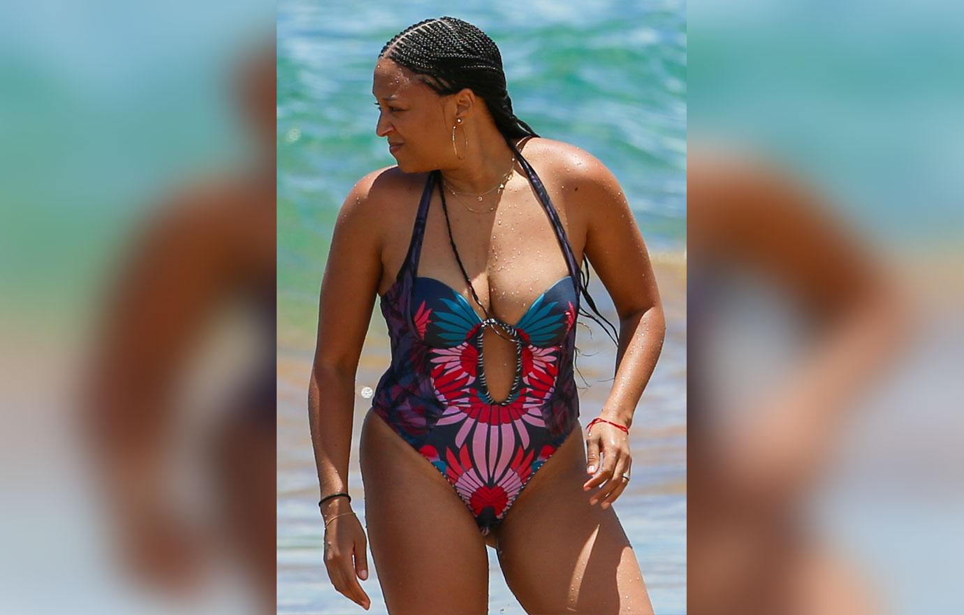 Tia Mowry Flaunts Fabulous Beach Body In Hawaii