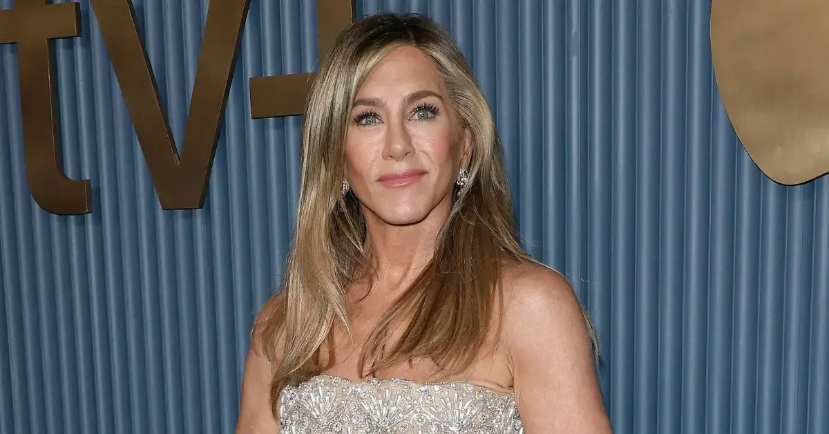 Aniston sees the wedding with just some 'close friends' attending.