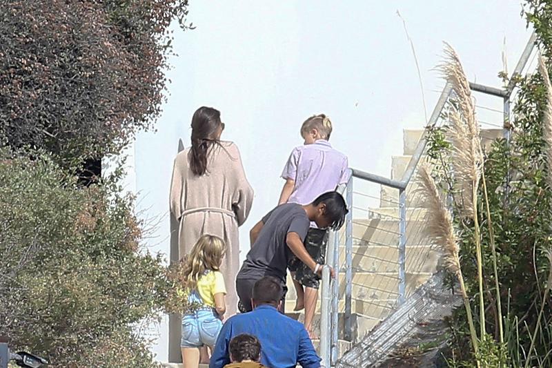 Angelina Jolie Divorce Brad Pitt Kids Custody Fight Malibu First Time