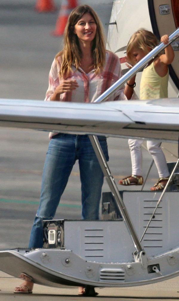 Gisele Bundchen Getting Off Plane