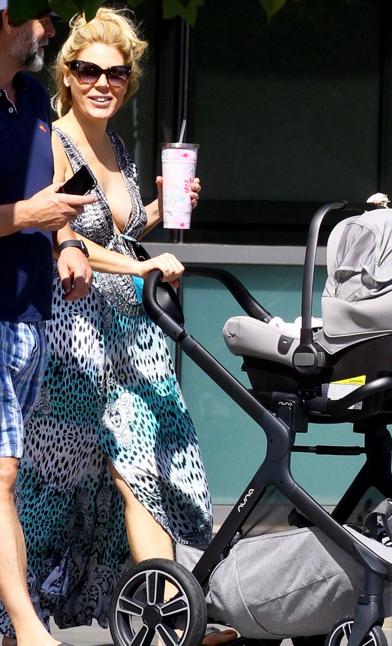 Gretchen Rossi Slade Smiley Step Out With Baby In Stroller