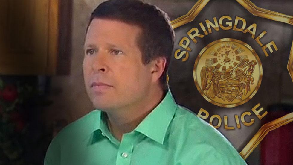 //josh duggar molestation scandal springdale arkansas deny jim bob duggar claim records were illegally released