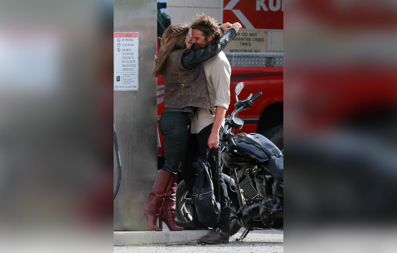 [pics] Lady Gaga And Bradley Cooper Kiss On A Star Is Born Set