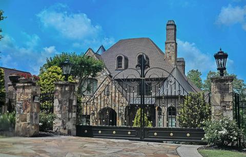kim zolciak biermann and kroy biermann list their georgia mansion