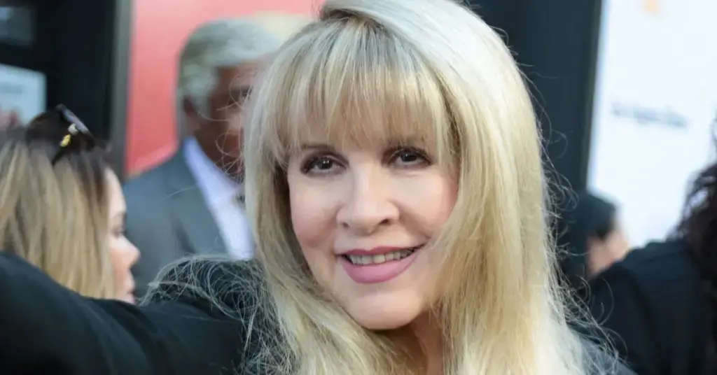 stevie nicks blind fleetwood mac  suffering late onset eye disease