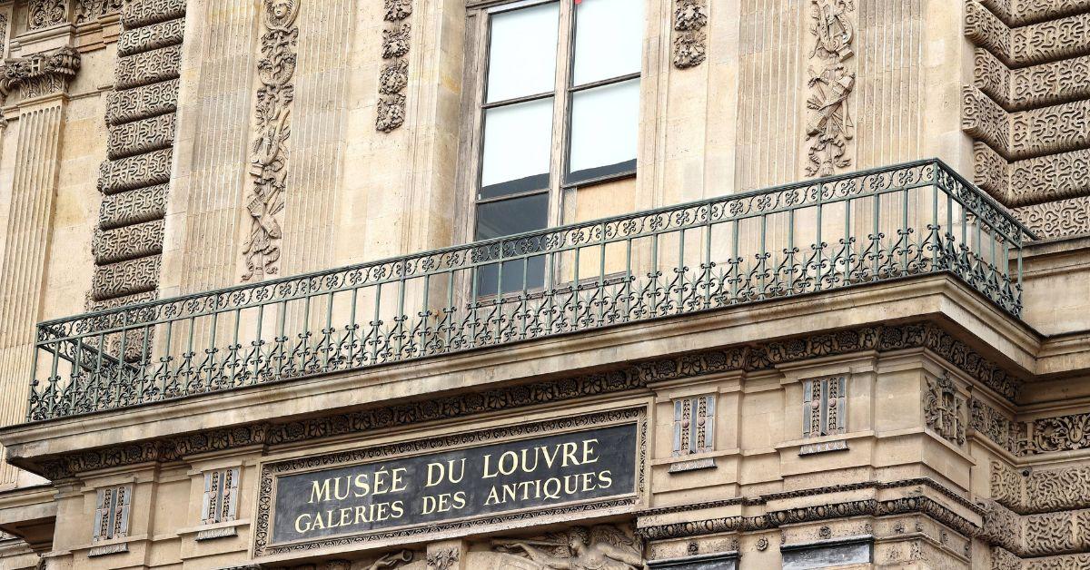 paris cops arrests two suspects  million louvre jewel heist