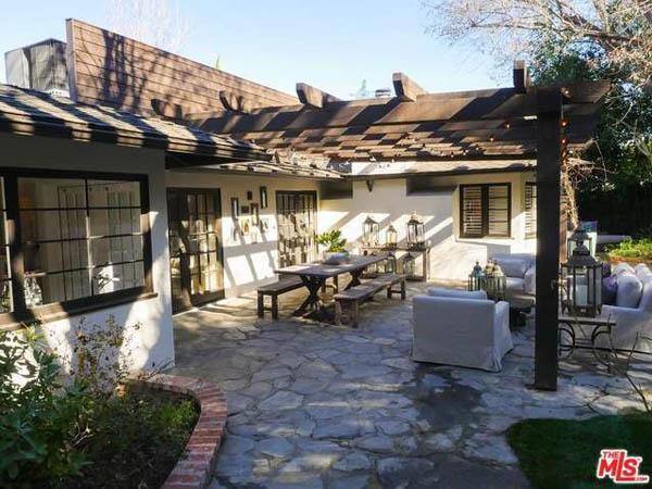 //Leighton meester sells california home