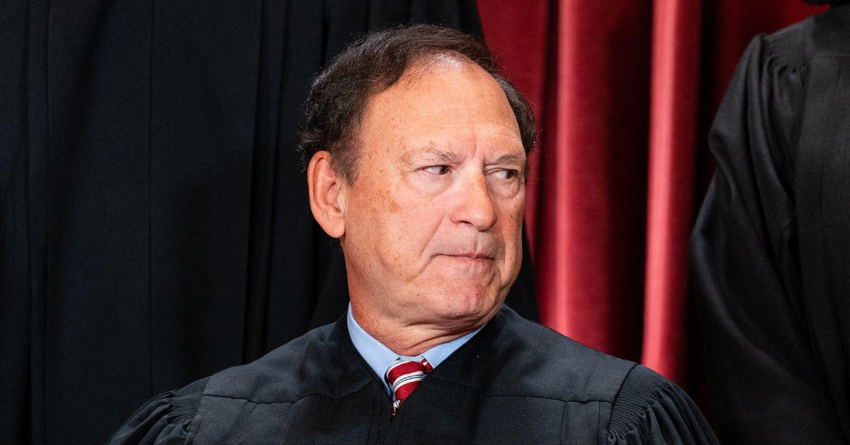 jeff bezos washington post passed scoop justice alito improper flag