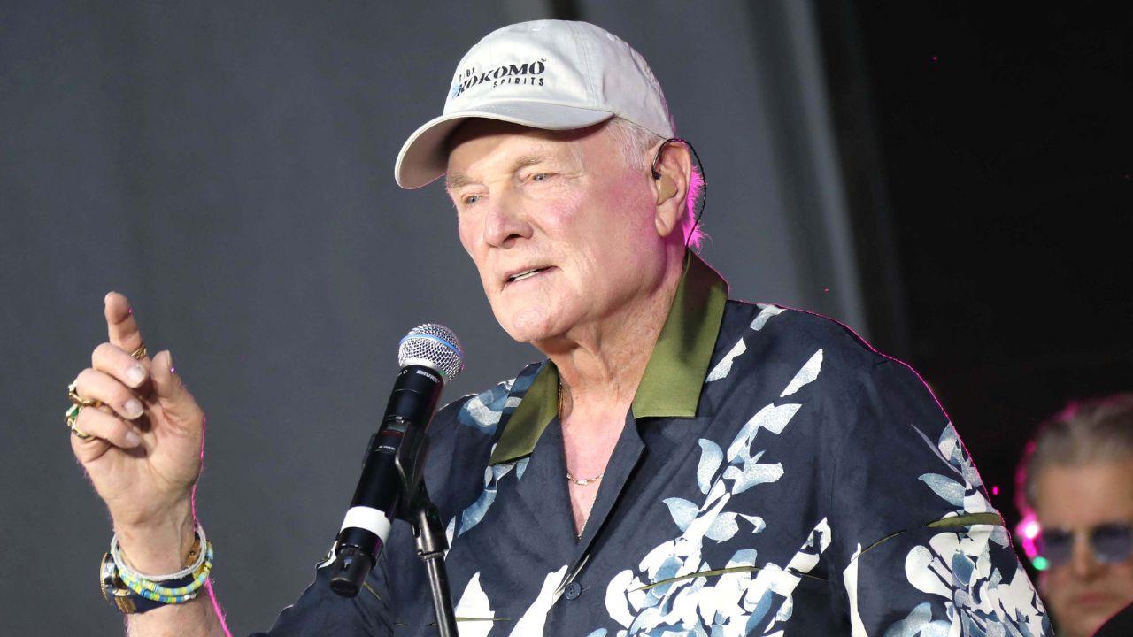 picture of mike love