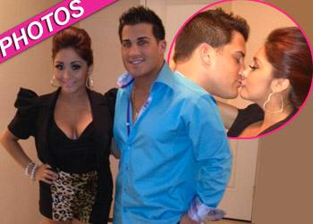 //snooki smooches jionni twitter