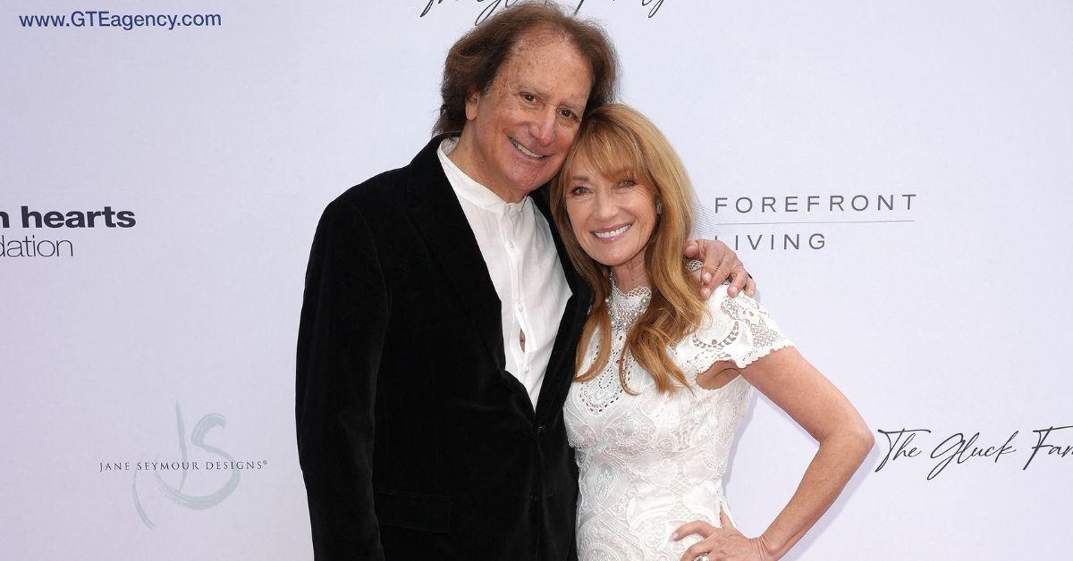 james bond sexpot jane seymour  skips marriage past lovers