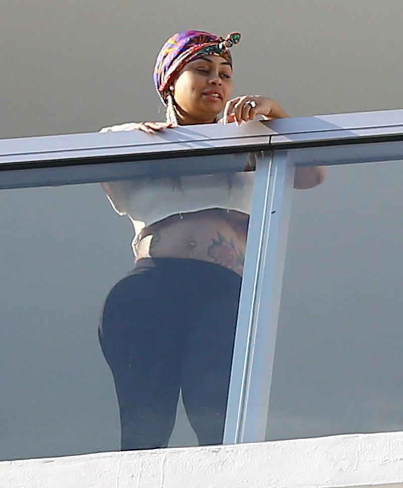 //blac chyna pregnant belly butt black yoga pants miami