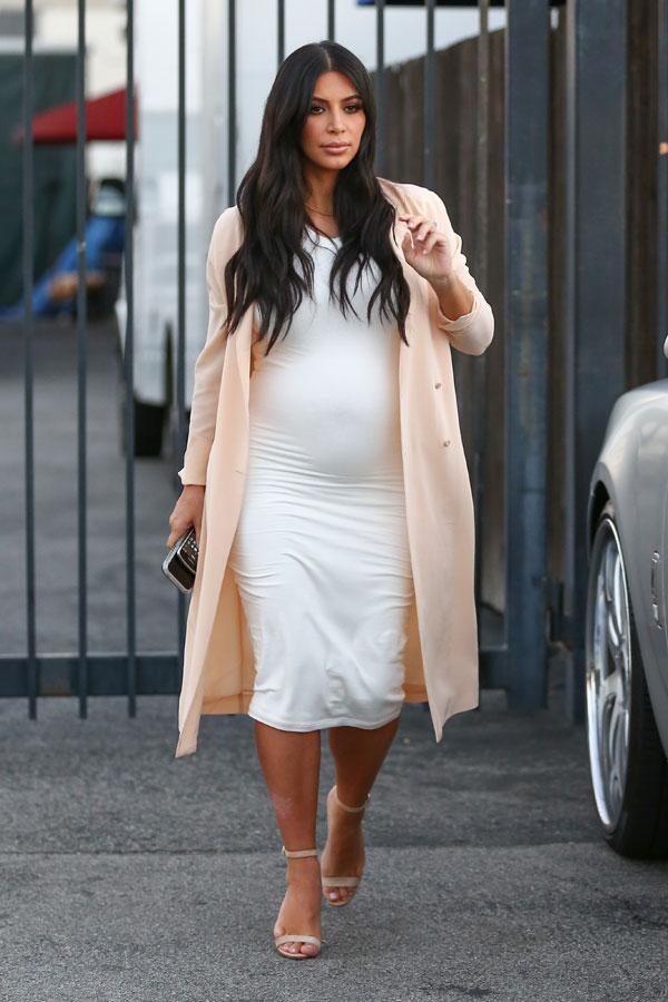 //kim kardashian pregnant bump changing