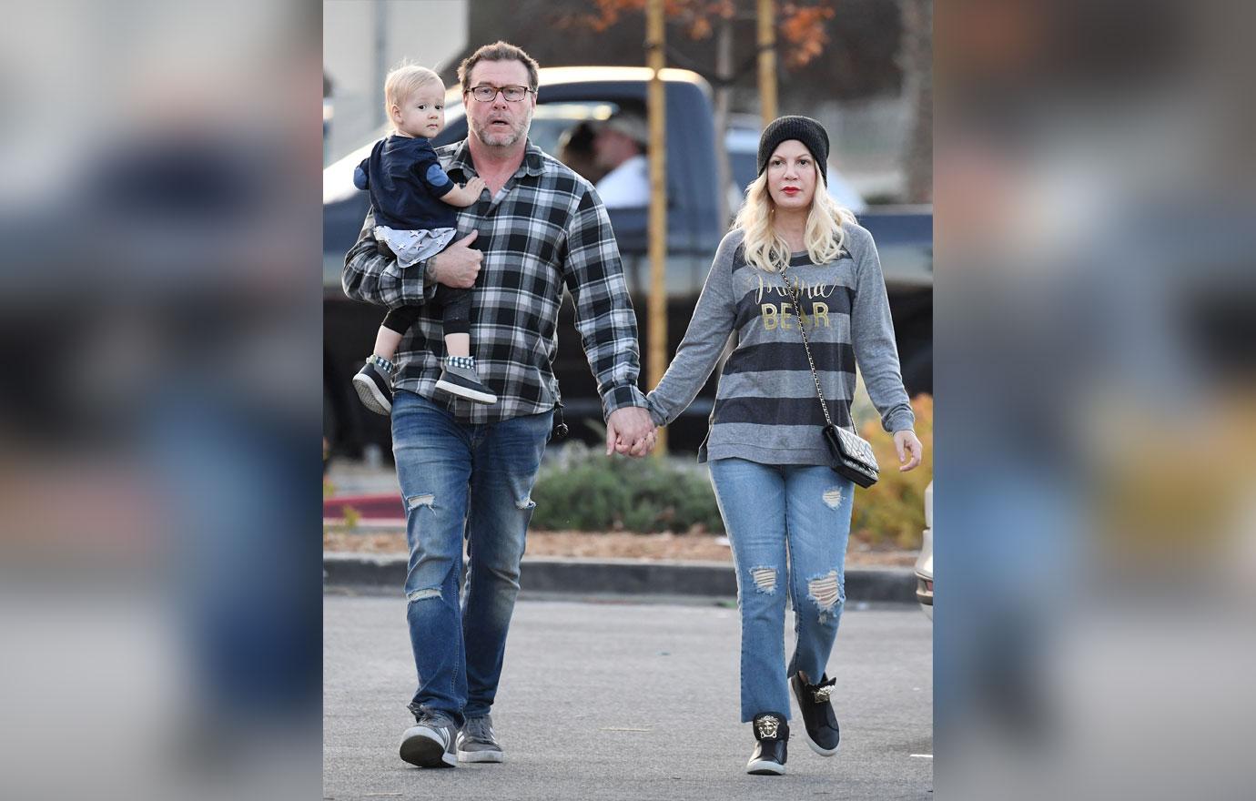 Tori Spelling And Dean McDermott Hold Hands While Christmas Shopping