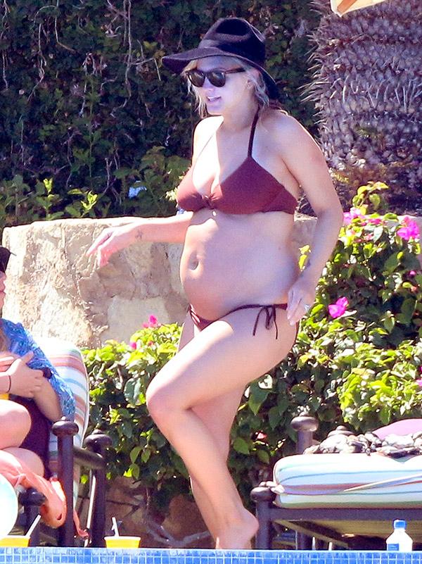 //ashlee simpson pregnant bikini