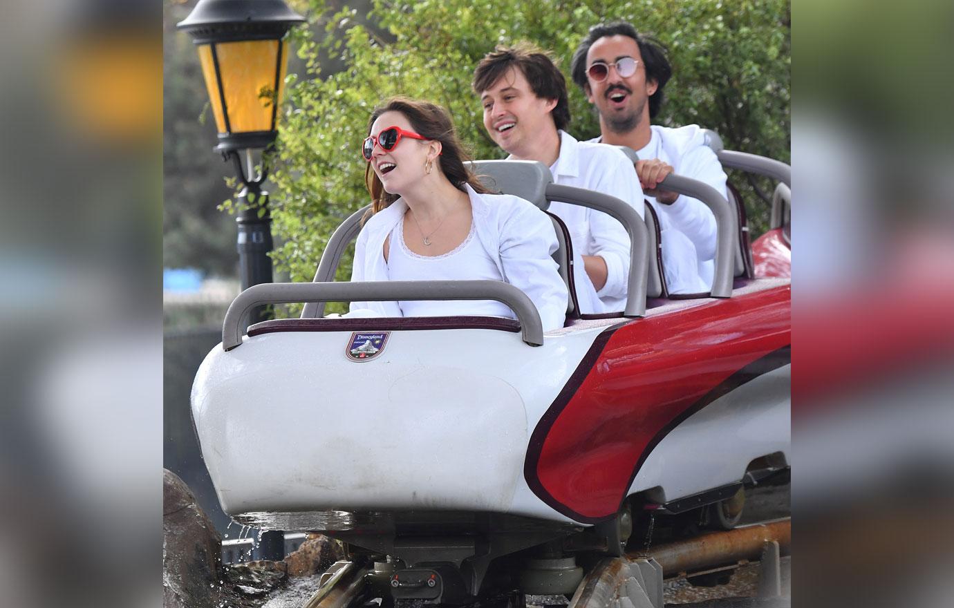 carrie fisher daughter billie lourd disneyland