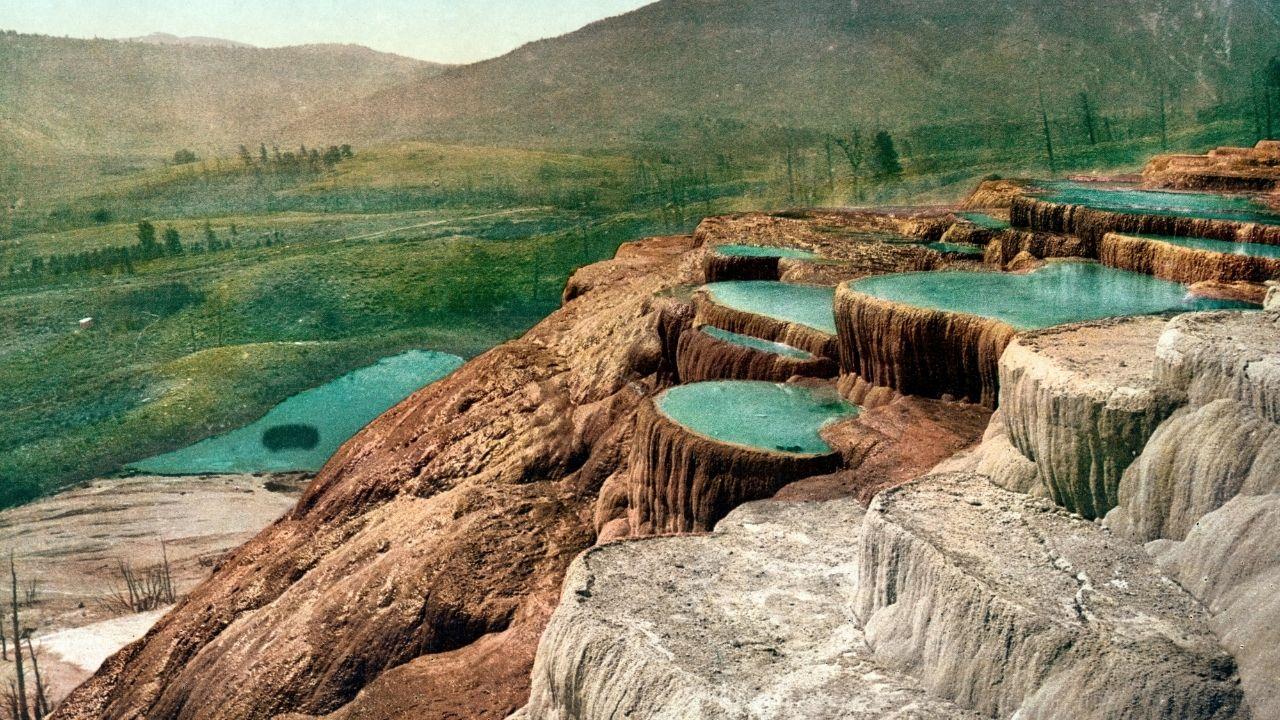 Phioto of Pulpit terraces from above, Yellowstone National Park