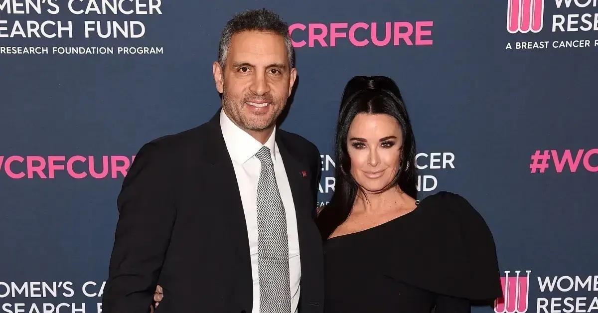 mauricio umansky steps out for dinner kyle richards look alike split rumors