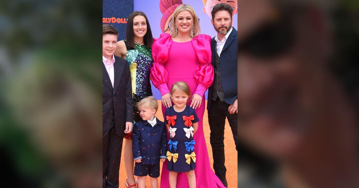 Photo of Kelly Clarkson, Brandon Blackstock and family.
