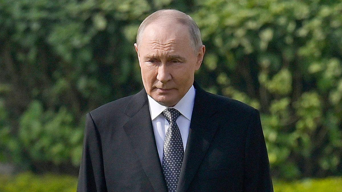 Hillary Clinton claimed Trump tried to 'model himself' after Vladimir Putin.