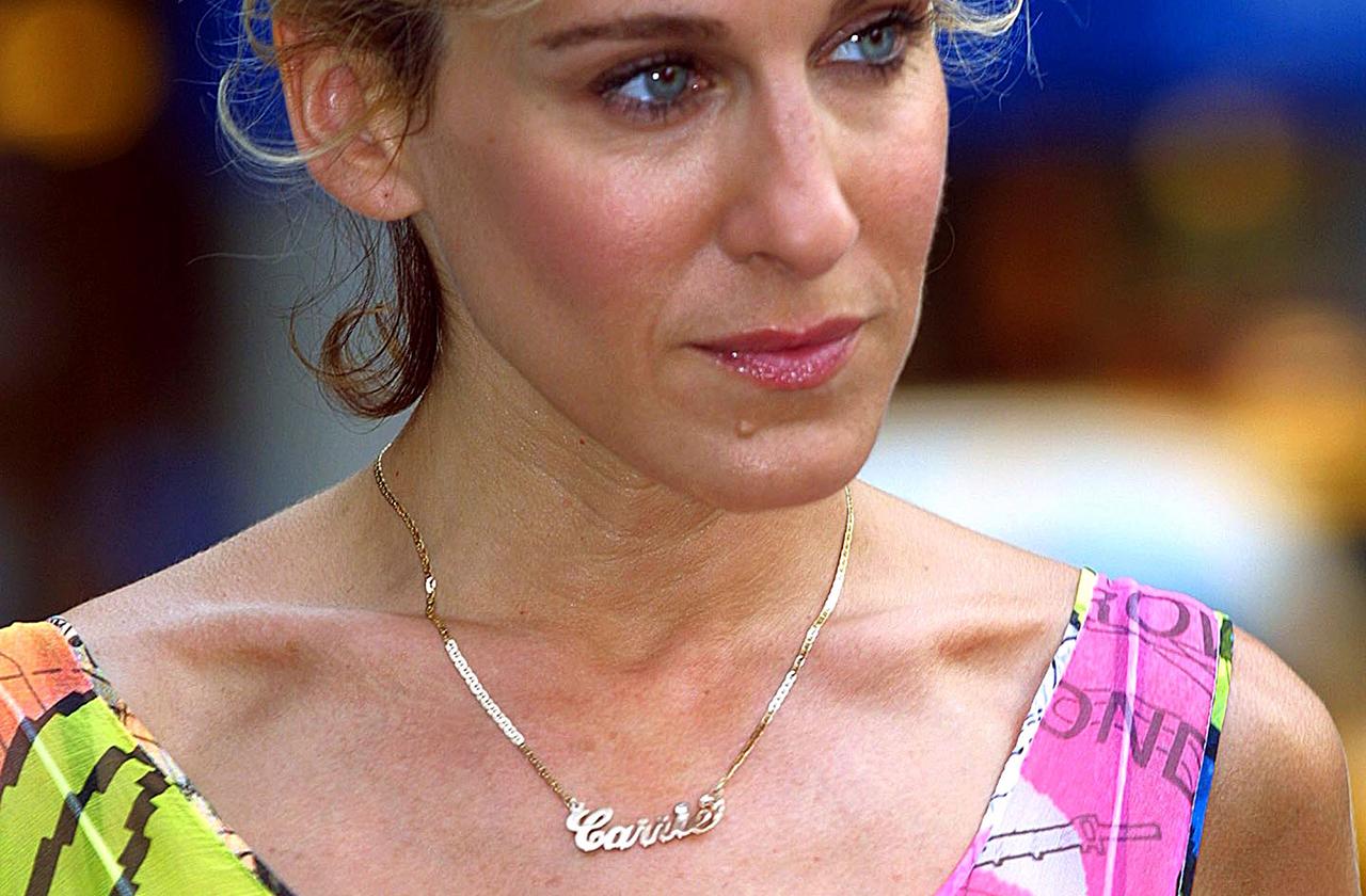 Carrie bradshaw sale nameplate necklace